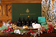 Load image into Gallery viewer, Castle Bath & Shower Pamper Hamper Mrs Tea's Boutique and Bakery