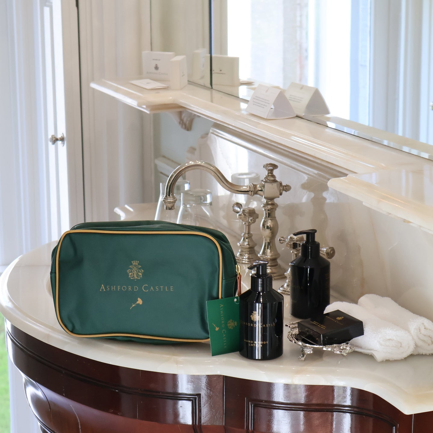 Ashford Castle Green Wash Bag